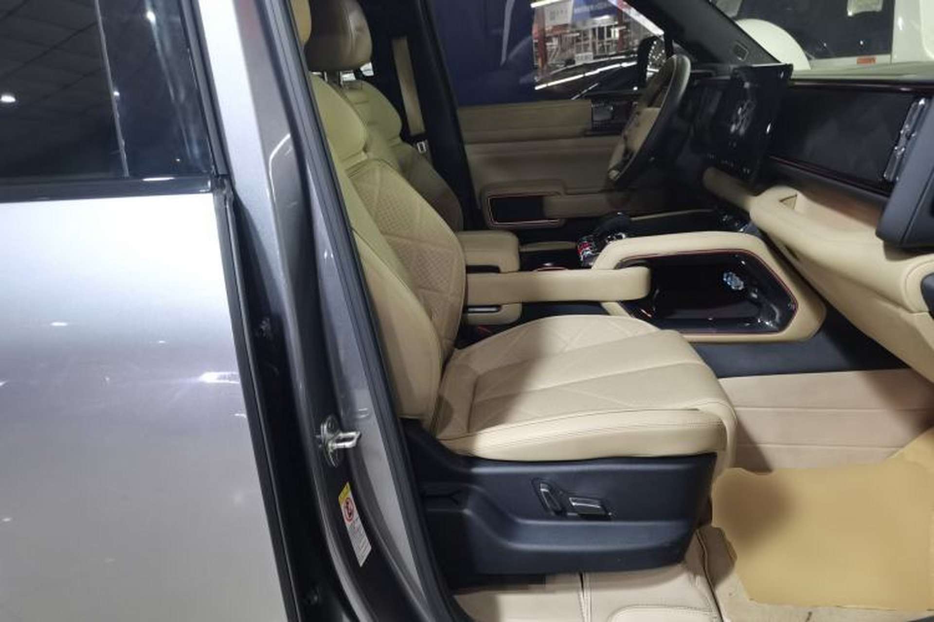 Used Formula Leopard 5 2023 Explore Edition Right Front Seat
