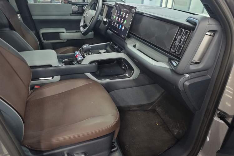 Used Formula Leopard 5 2023 Explore Edition Right Front Seat