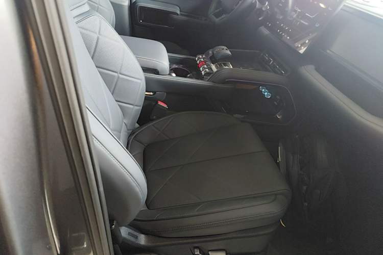 Used Formula Leopard 5 2023 Explore Edition Right Front Seat