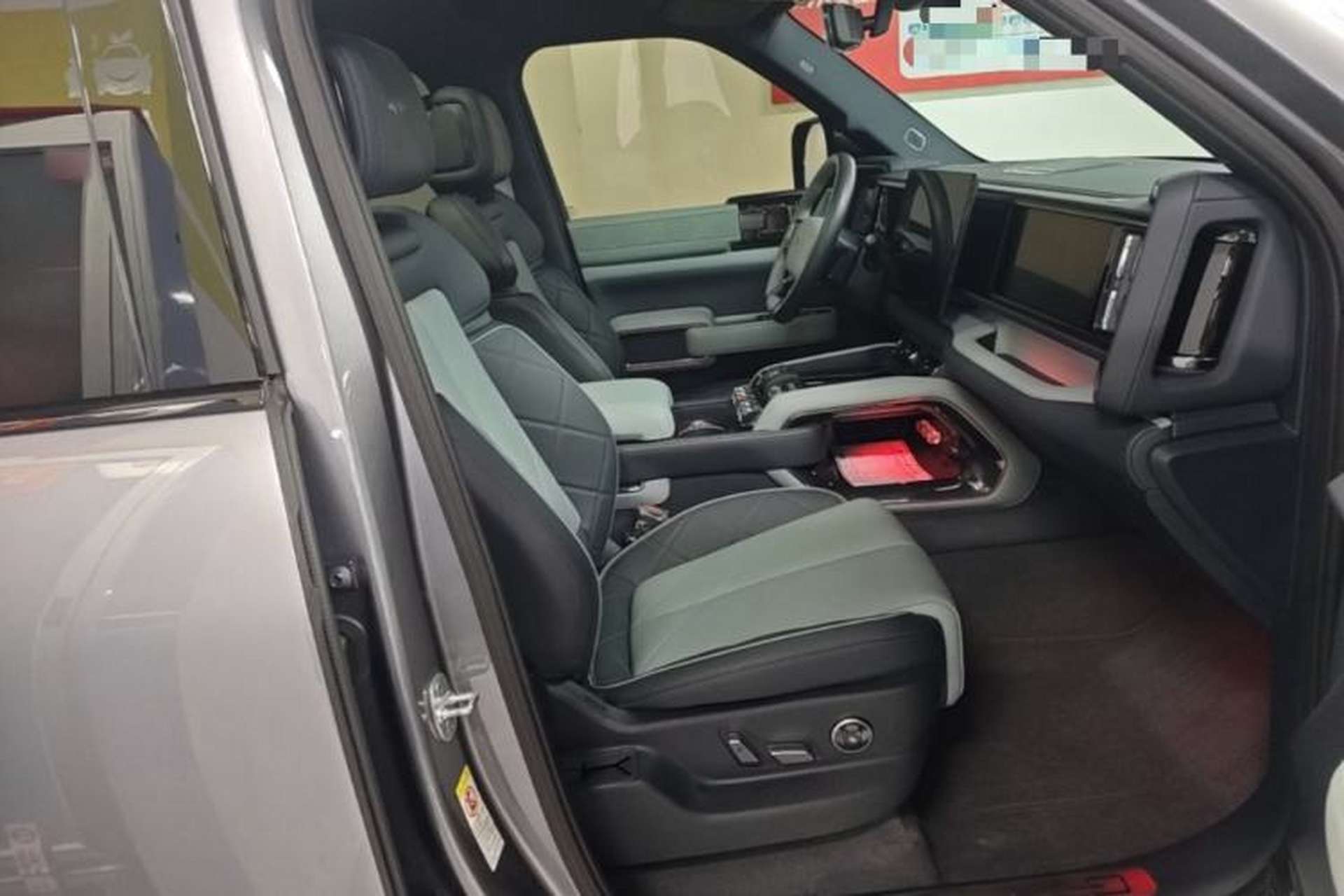Used Formula Leopard 5 2023 Navigator Edition Right Front Seat