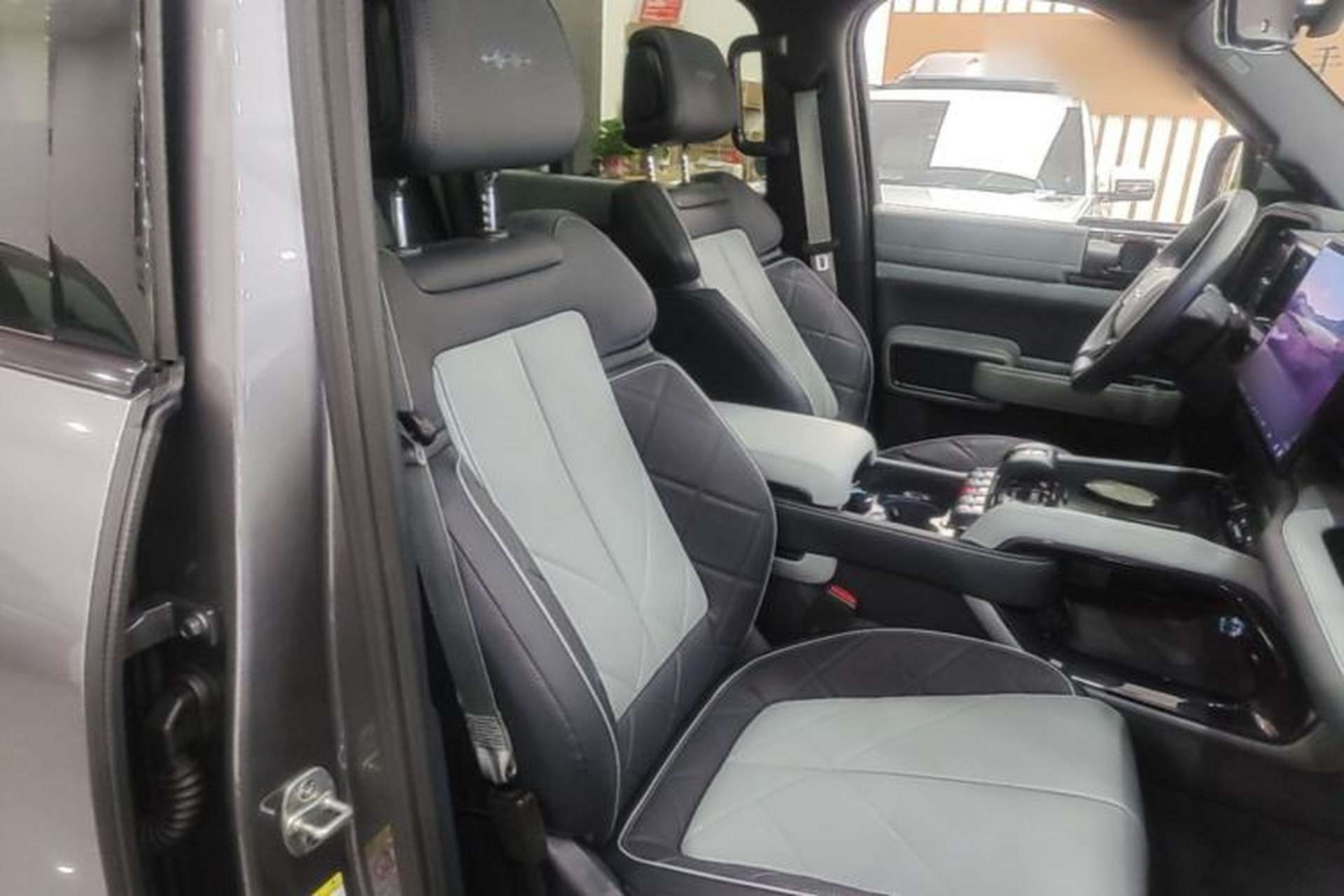 Used Formula Leopard 5 2023 Navigator Edition Right Front Seat