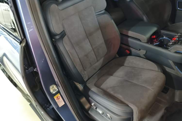 Used Formula Leopard 5 2023 Cloud Ride Flagship Edition Right Front Seat