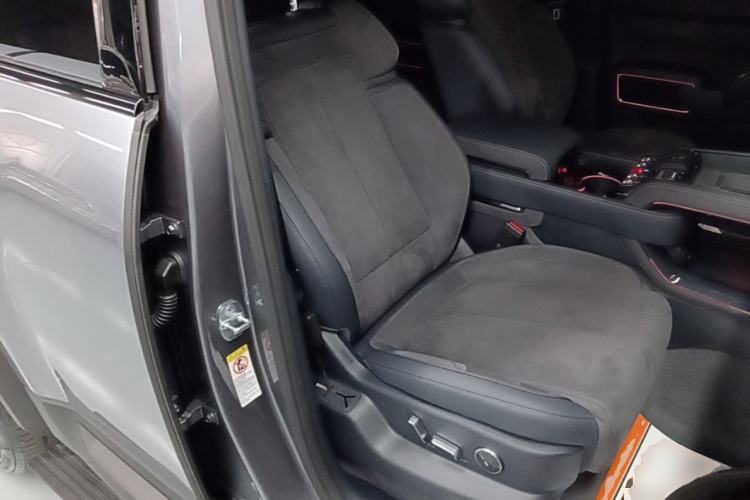 Used Formula Leopard 5 2023 Cloud Ride Flagship Edition Right Front Seat