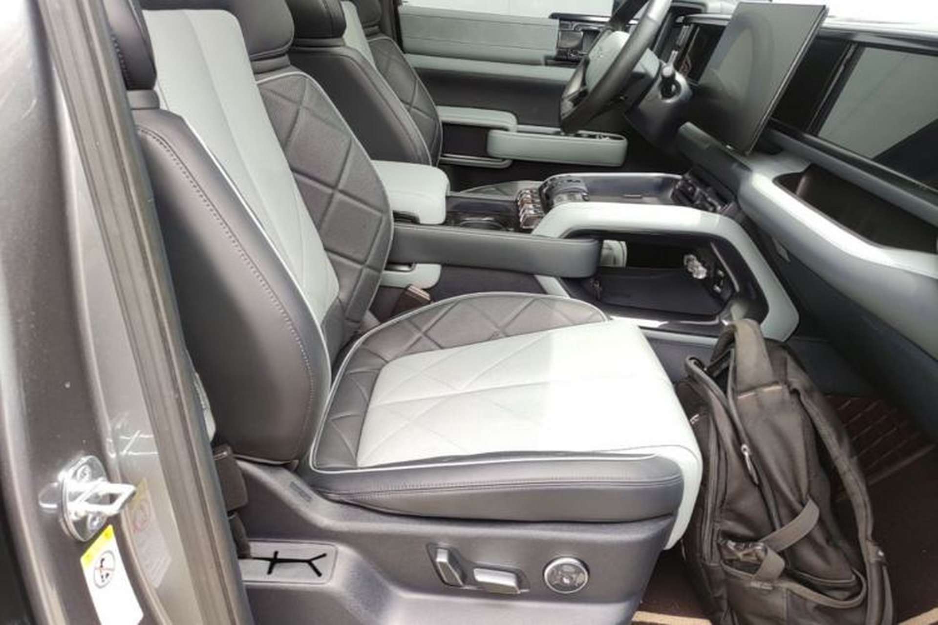 Used Formula Leopard 5 2023 Navigator Edition Right Front Seat