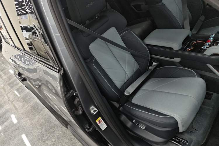 Used Formula Leopard 5 2023 Explore Edition Right Front Seat