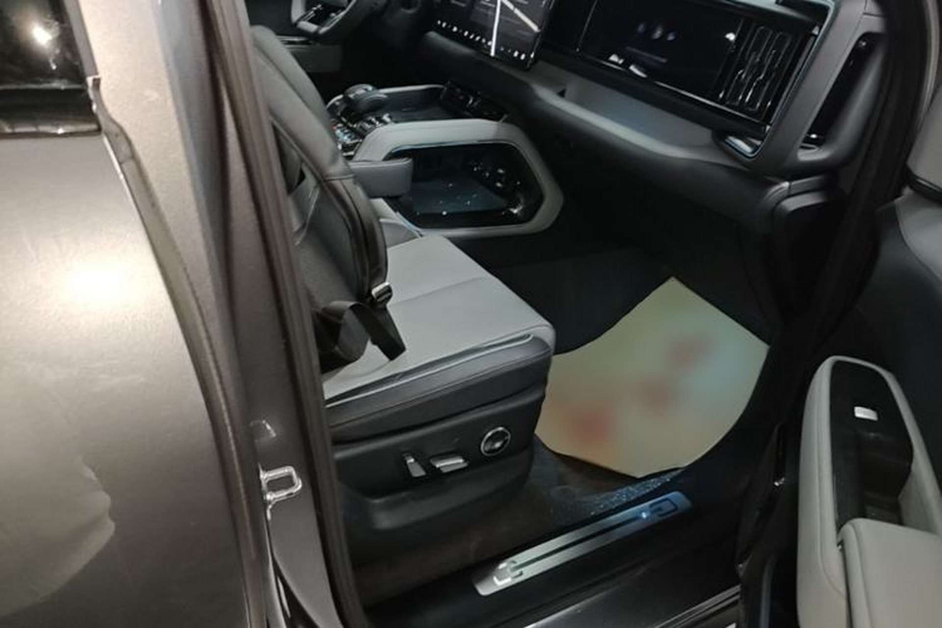 Used Formula Leopard 5 2023 Navigator Edition Right Front Seat