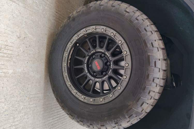 Used Formula Leopard 5 2023 Explore Edition Right Front Wheel Hub