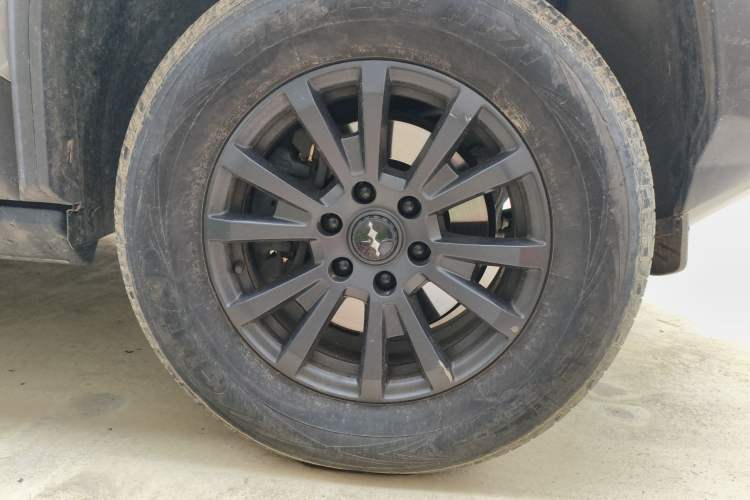 Used Formula Leopard 5 2023 Navigator Edition Right Front Wheel Hub