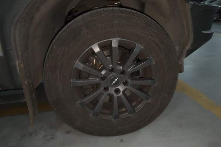 Used Formula Leopard 5 2023 Explore Edition Right Front Wheel Hub