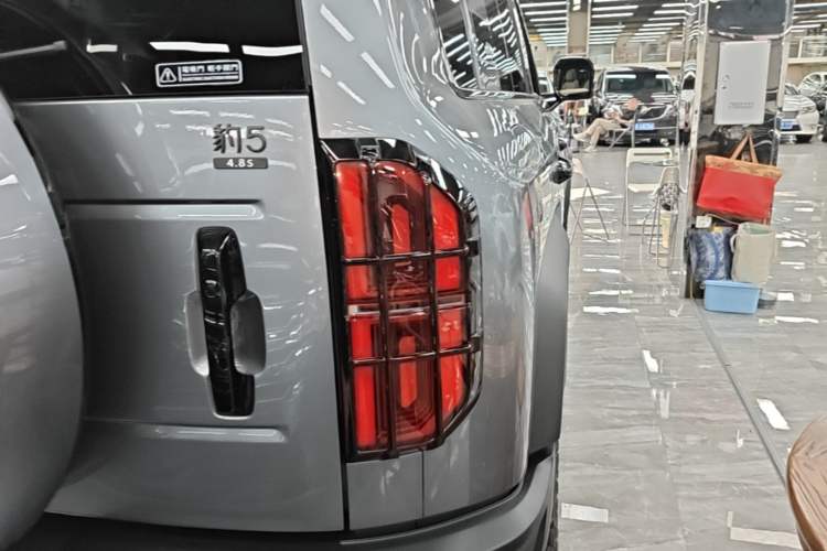 Used Formula Leopard 5 2023 Navigator Edition Right Rear Taillight