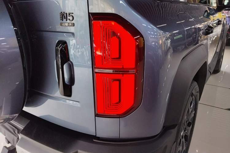 Used Formula Leopard 5 2023 Cloud Ride Flagship Edition Right Rear Taillight