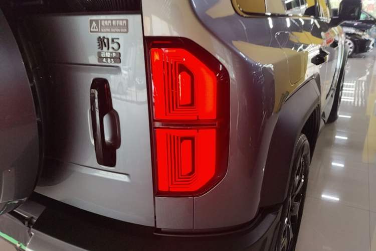 Used Formula Leopard 5 2023 Cloud Ride Flagship Edition Right Rear Taillight