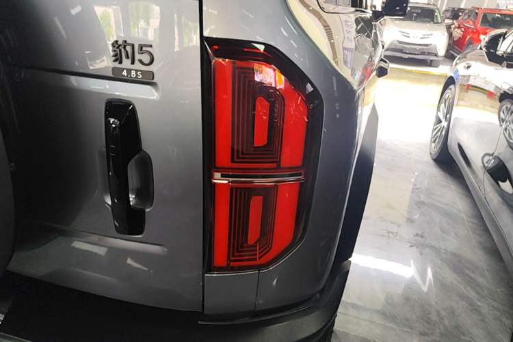 Used Formula Leopard 5 2023 Navigator Edition Right Rear Taillight