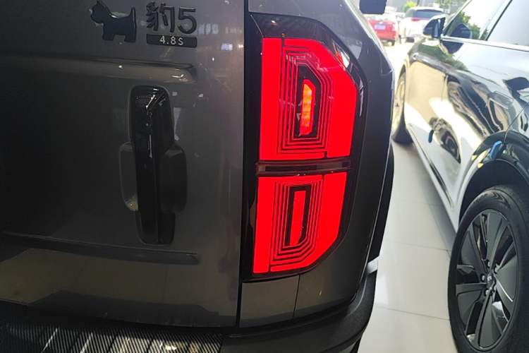 Used Formula Leopard 5 2023 Explore Edition Right Rear Taillight
