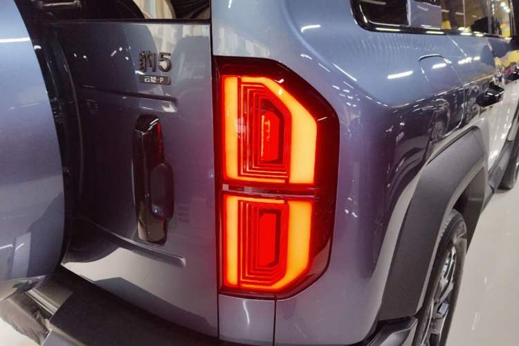 Used Formula Leopard 5 2023 Cloud Ride Flagship Edition Right Rear Taillight