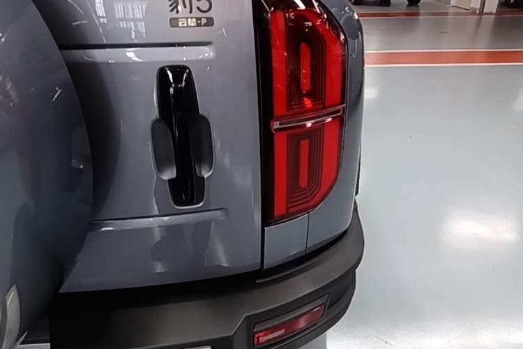 Used Formula Leopard 5 2023 Cloud Ride Flagship Edition Right Rear Taillight