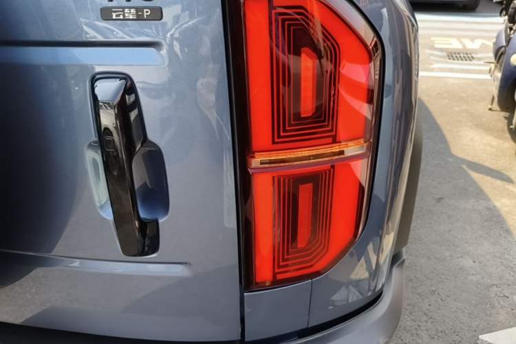 Used Formula Leopard 5 2023 Cloud Ride Flagship Edition Right Rear Taillight