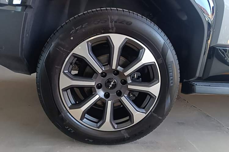 Used Formula Leopard 5 2023 Navigator Edition Right Rear Wheel Hub