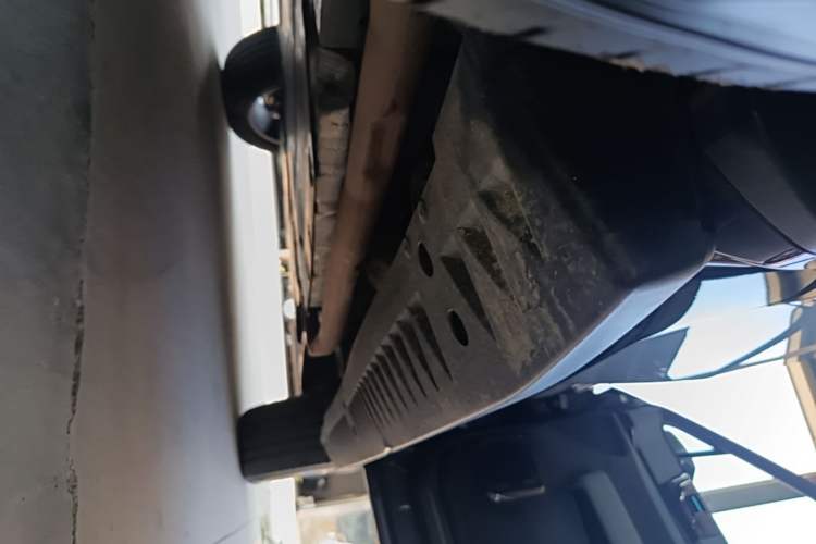 Used Formula Leopard 5 2023 Navigator Edition Right Side Sill