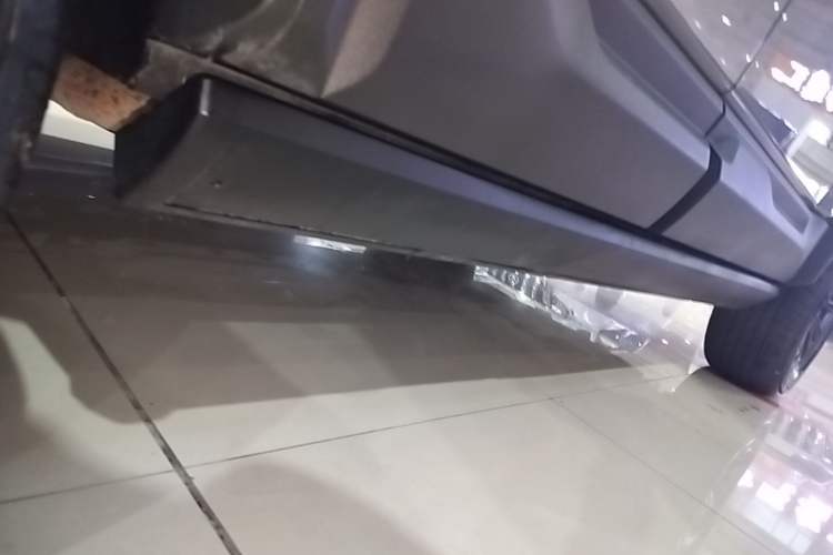 Used Formula Leopard 5 2023 Explore Edition Right Side Sill