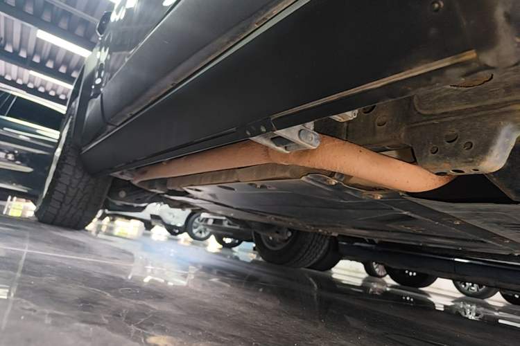Used Formula Leopard 5 2023 Navigator Edition Right Side Sill