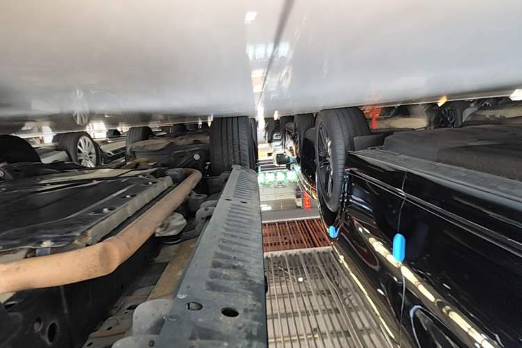 Used Formula Leopard 5 2023 Explore Edition Right Side Sill