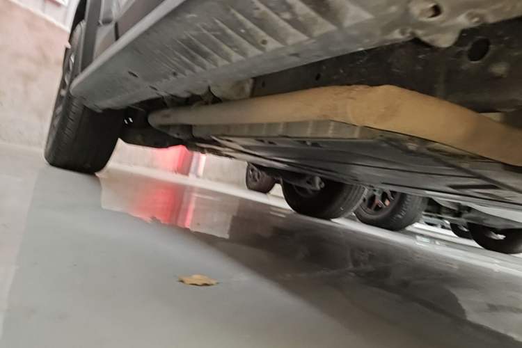 Used Formula Leopard 5 2023 Navigator Edition Right Side Sill