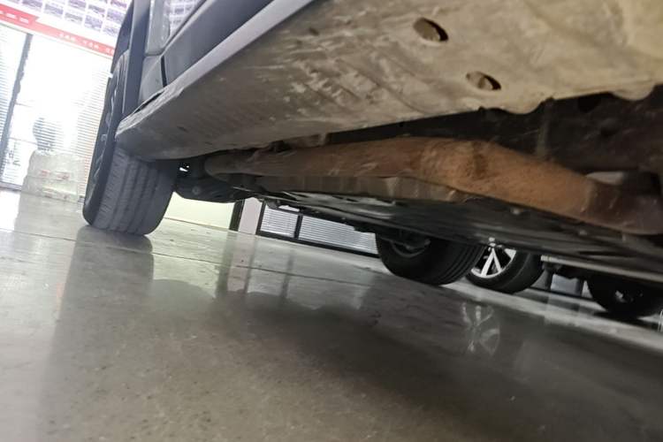 Used Formula Leopard 5 2023 Navigator Edition Right Side Sill