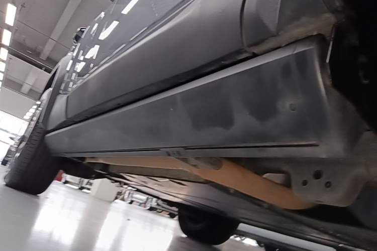 Used Formula Leopard 5 2023 Cloud Ride Flagship Edition Right Side Sill