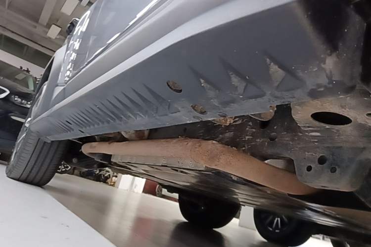 Used Formula Leopard 5 2023 Navigator Edition Right Side Sill