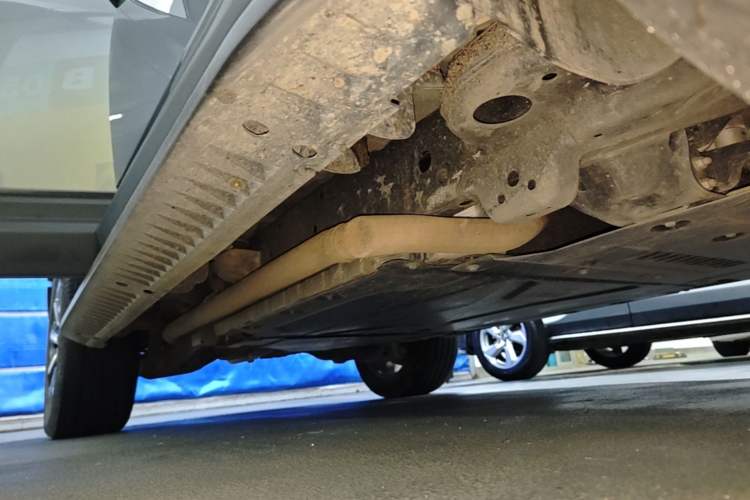 Used Formula Leopard 5 2023 Navigator Edition Right Side Sill