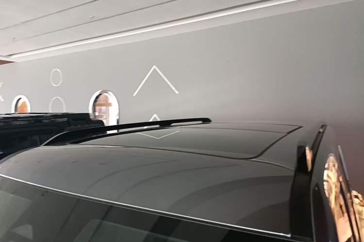 Used Formula Leopard 5 2023 Navigator Edition Roof
