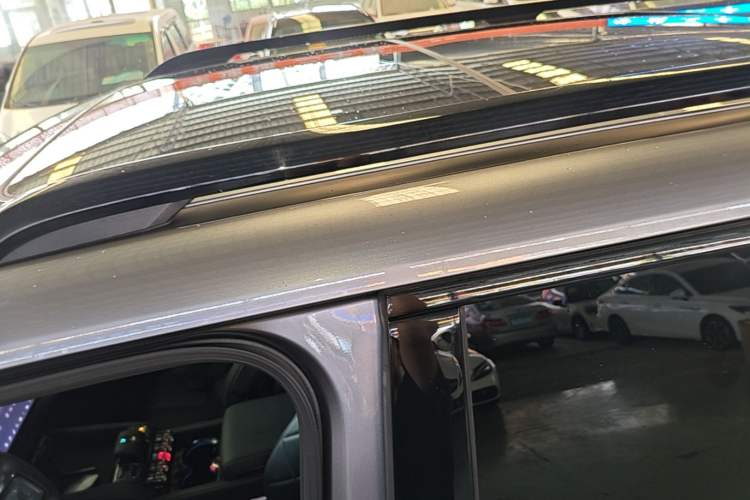 Used Formula Leopard 5 2023 Navigator Edition Roof