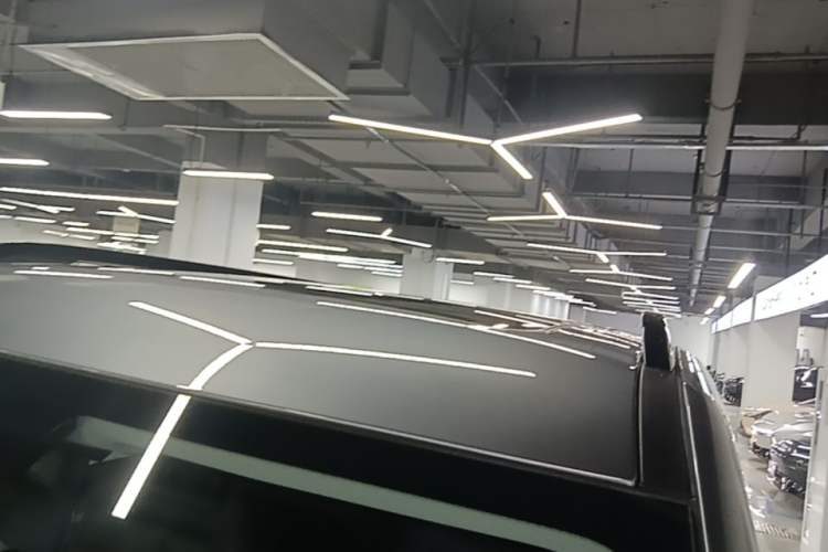 Used Formula Leopard 5 2023 Navigator Edition Roof