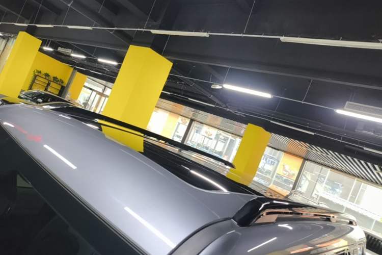 Used Formula Leopard 5 2023 Navigator Edition Roof