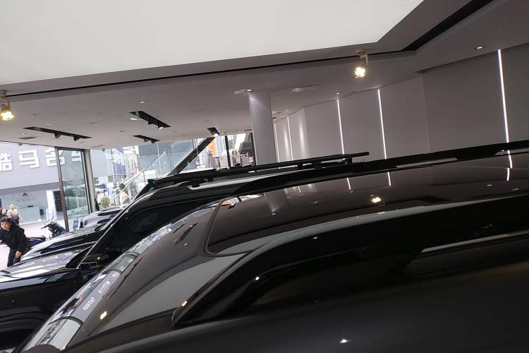 Used Formula Leopard 5 2023 Navigator Edition Roof