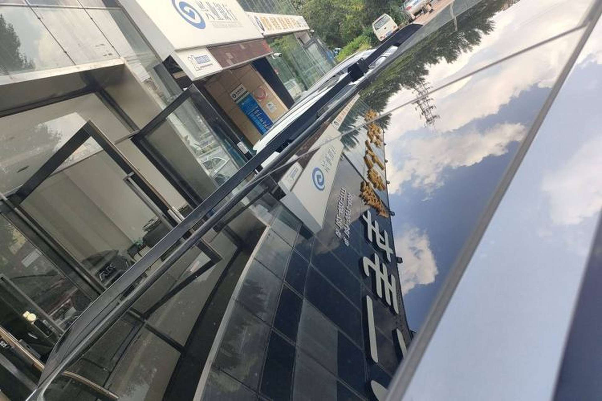 Used Formula Leopard 5 2023 Navigator Edition Roof