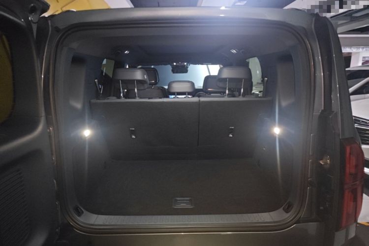Used Formula Leopard 5 2023 Navigator Edition Trunk