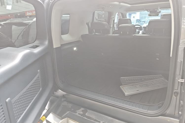 Used Formula Leopard 5 2023 Navigator Edition Trunk