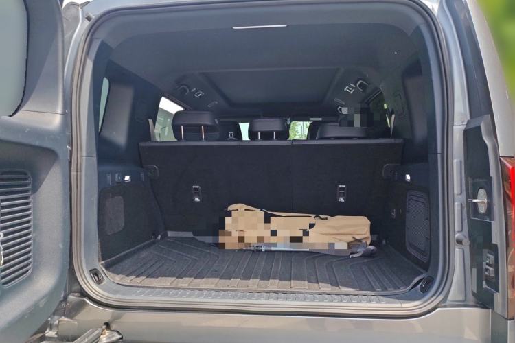 Used Formula Leopard 5 2023 Navigator Edition Trunk