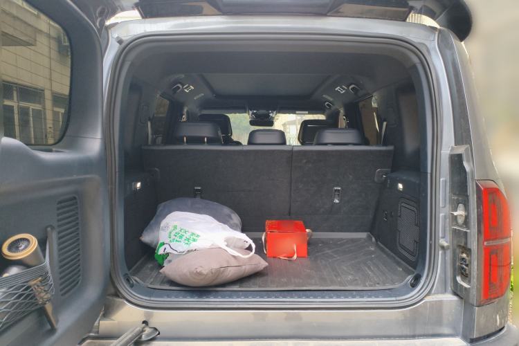 Used Formula Leopard 5 2023 Navigator Edition Trunk