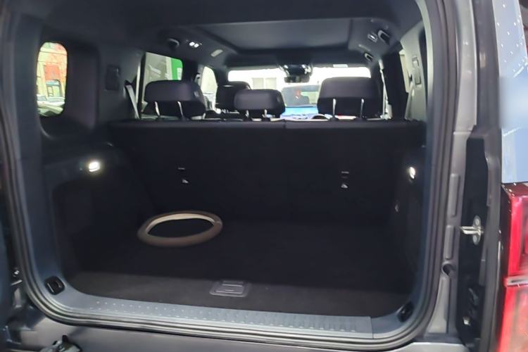 Used Formula Leopard 5 2023 Navigator Edition Trunk