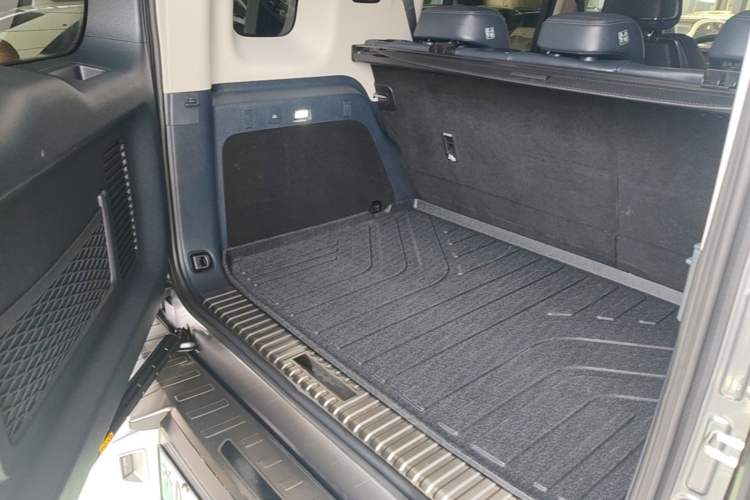 Used Formula Leopard 5 2023 Navigator Edition Trunk