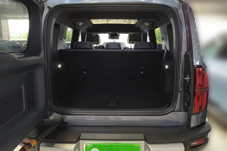 Used Formula Leopard 5 2023 Navigator Edition Trunk