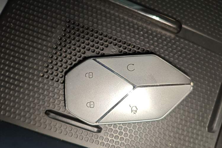 Used Formula Leopard 5 2023 Navigator Edition Vehicle Key