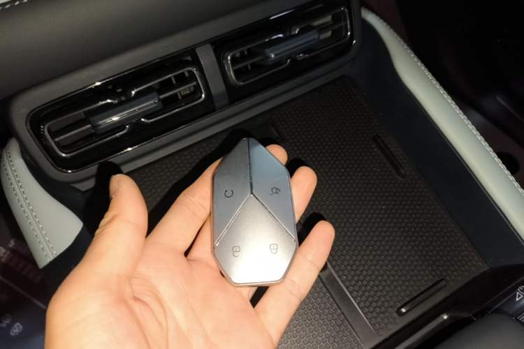 Used Formula Leopard 5 2023 Navigator Edition Vehicle Key