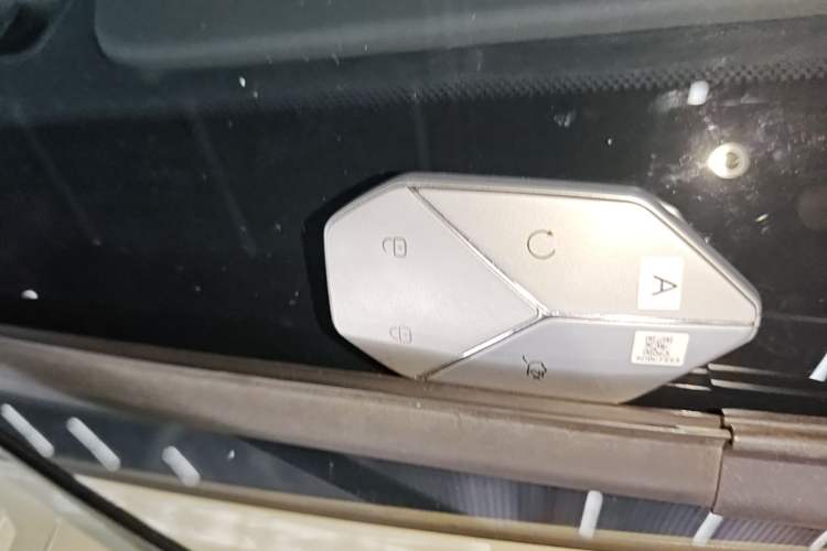 Used Formula Leopard 5 2023 Navigator Edition Vehicle Key