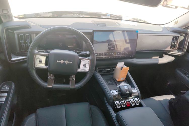 Used Formula Leopard 5 2023 Explore Edition Center Console