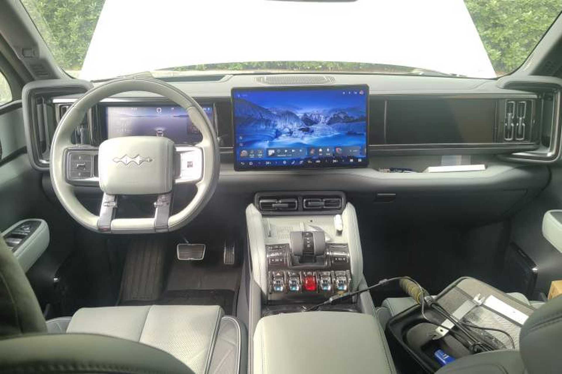Used Formula Leopard 5 2023 Navigator Edition Center Console