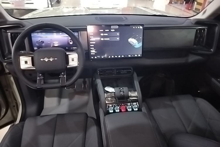 Used Formula Leopard 5 2023 Explore Edition Center Console